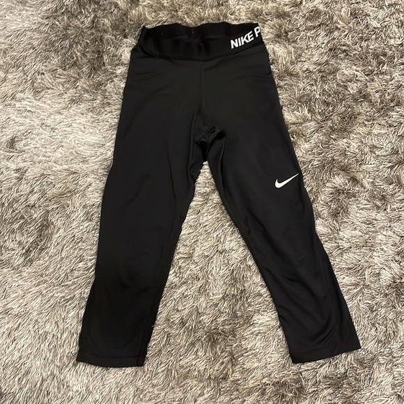 Nike Pro Capri Pants - Picture 2 of 4
